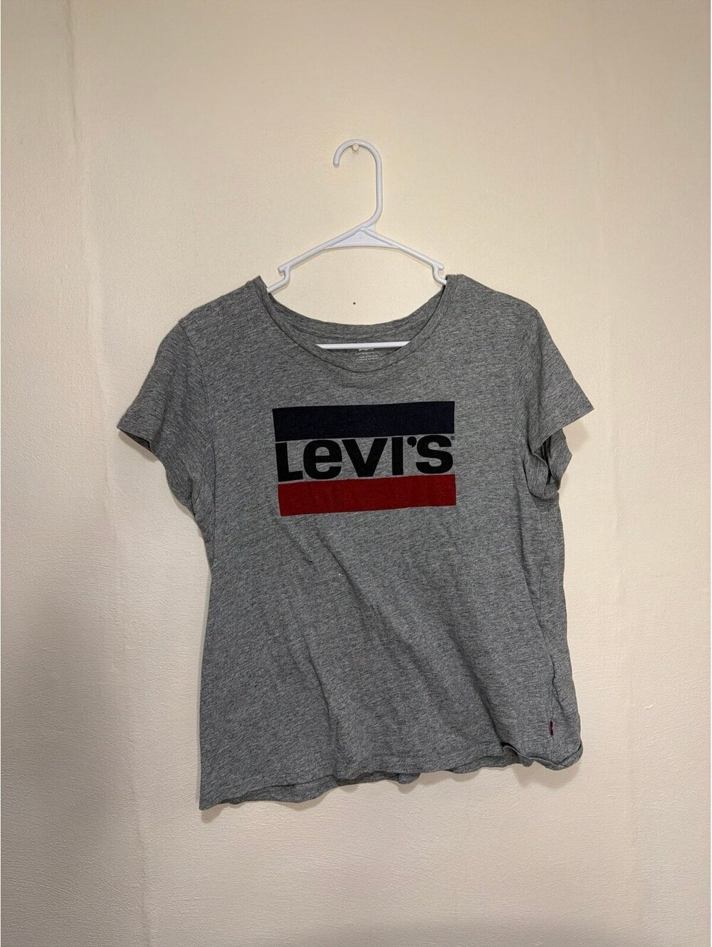 Levi's Women's Large Gray Graphic T-Shirt